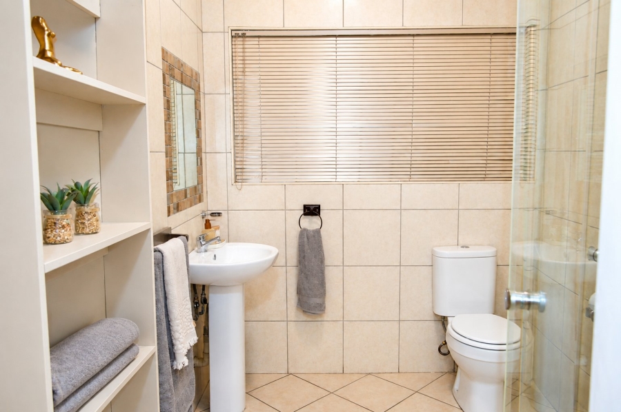 5 Bedroom Property for Sale in Wilkoppies North West